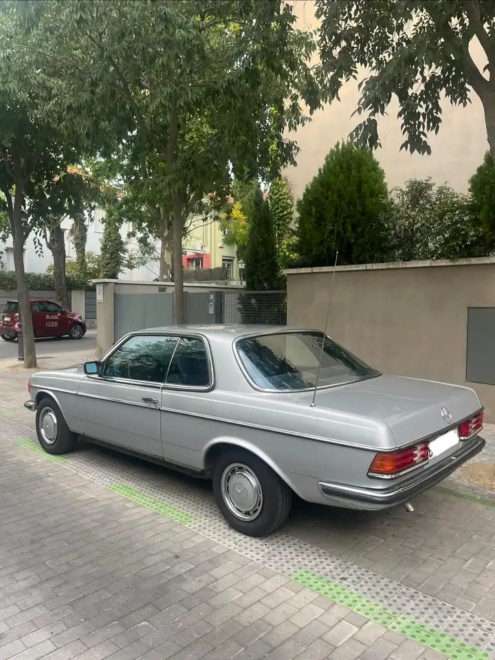 Mercedes-Benz 230 CE Coupé (C123) de 1982., foto 3
