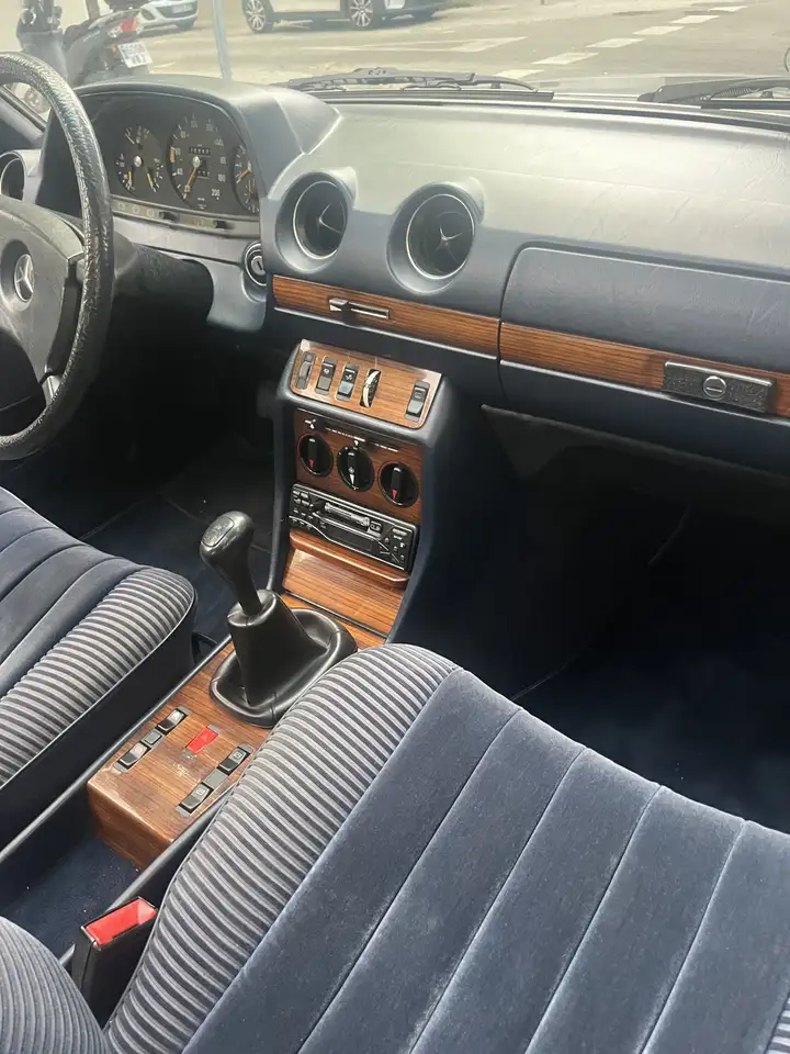 Mercedes-Benz 230 CE Coupé (C123) de 1982., foto 5
