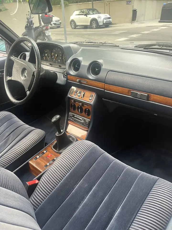Mercedes-Benz 230 CE Coupé (C123) de 1982., foto 7