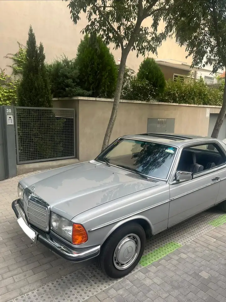 Mercedes-Benz 230 CE Coupé (C123) de 1982., foto 4