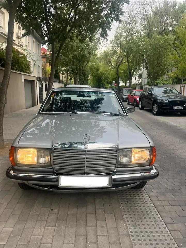 Mercedes-Benz 230 CE Coupé (C123) de 1982., foto 2