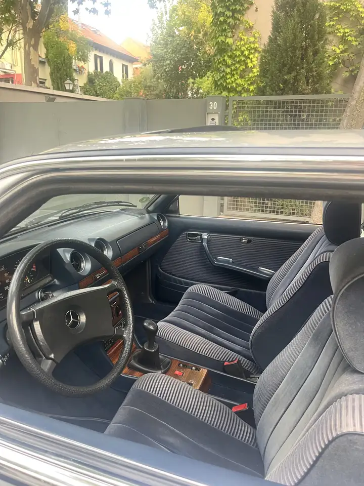 Mercedes-Benz 230 CE Coupé (C123) de 1982., foto 8