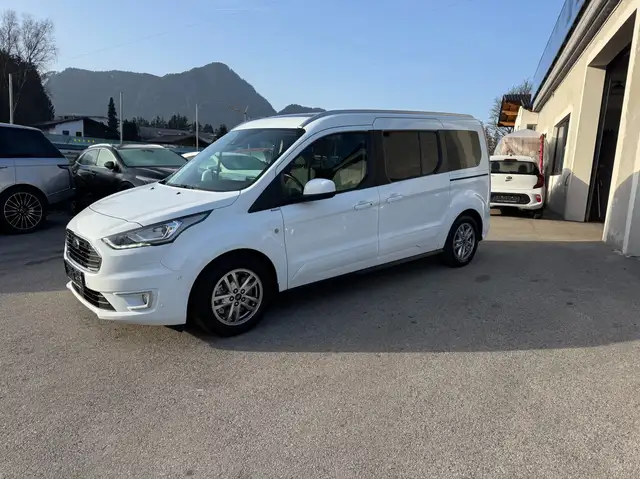 Ford Grand Tourneo Titanium