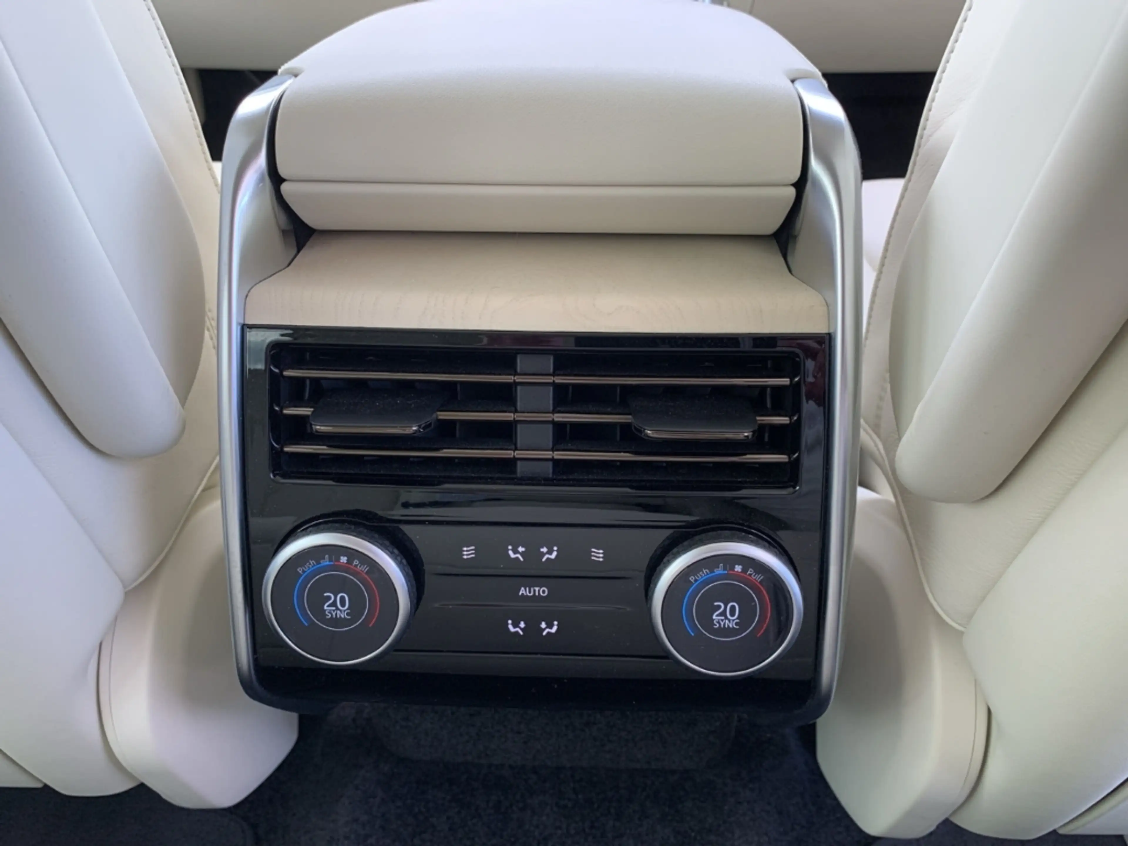 Land Rover Range Rover P440e HSE DIGITAL-LED+NSW+ACC+HUD+LM — photo 13