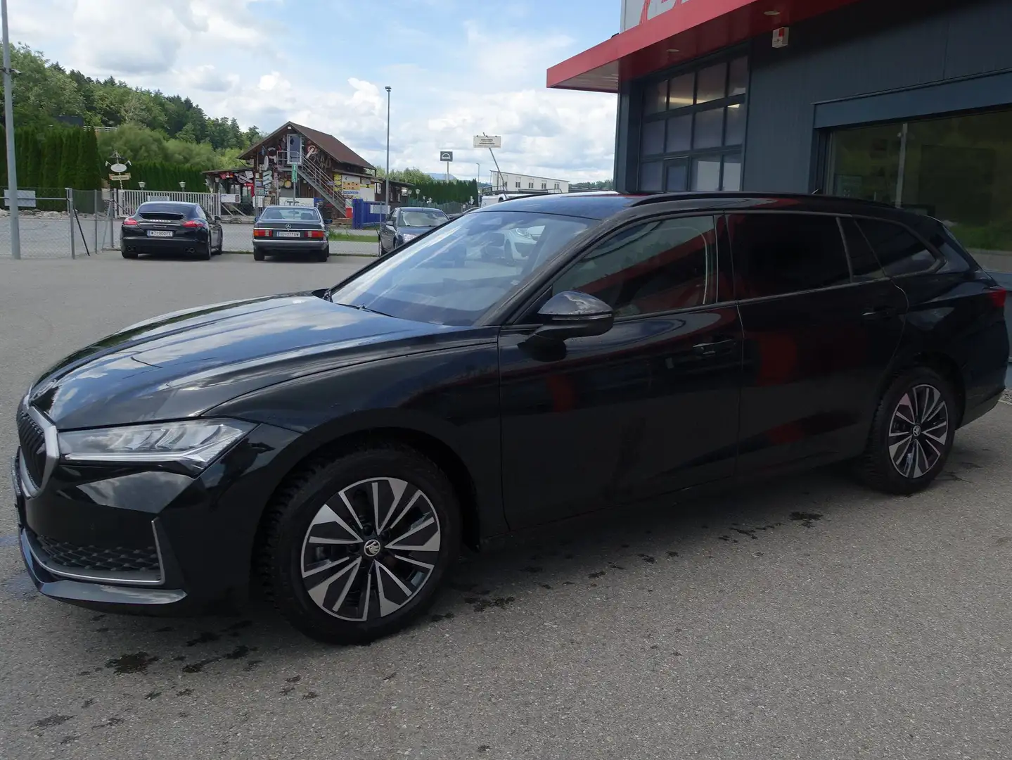 Skoda Superb *NEUES MODELL*LED*AHK*NAVI*VIRTUAL* Schwarz - 1