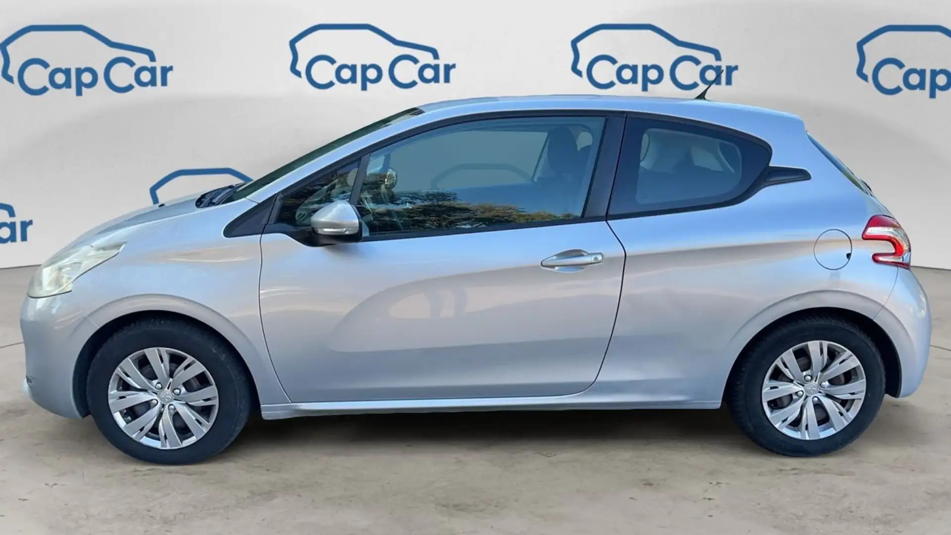 Peugeot 208 II 1.2 VTi 82 Allure - 2