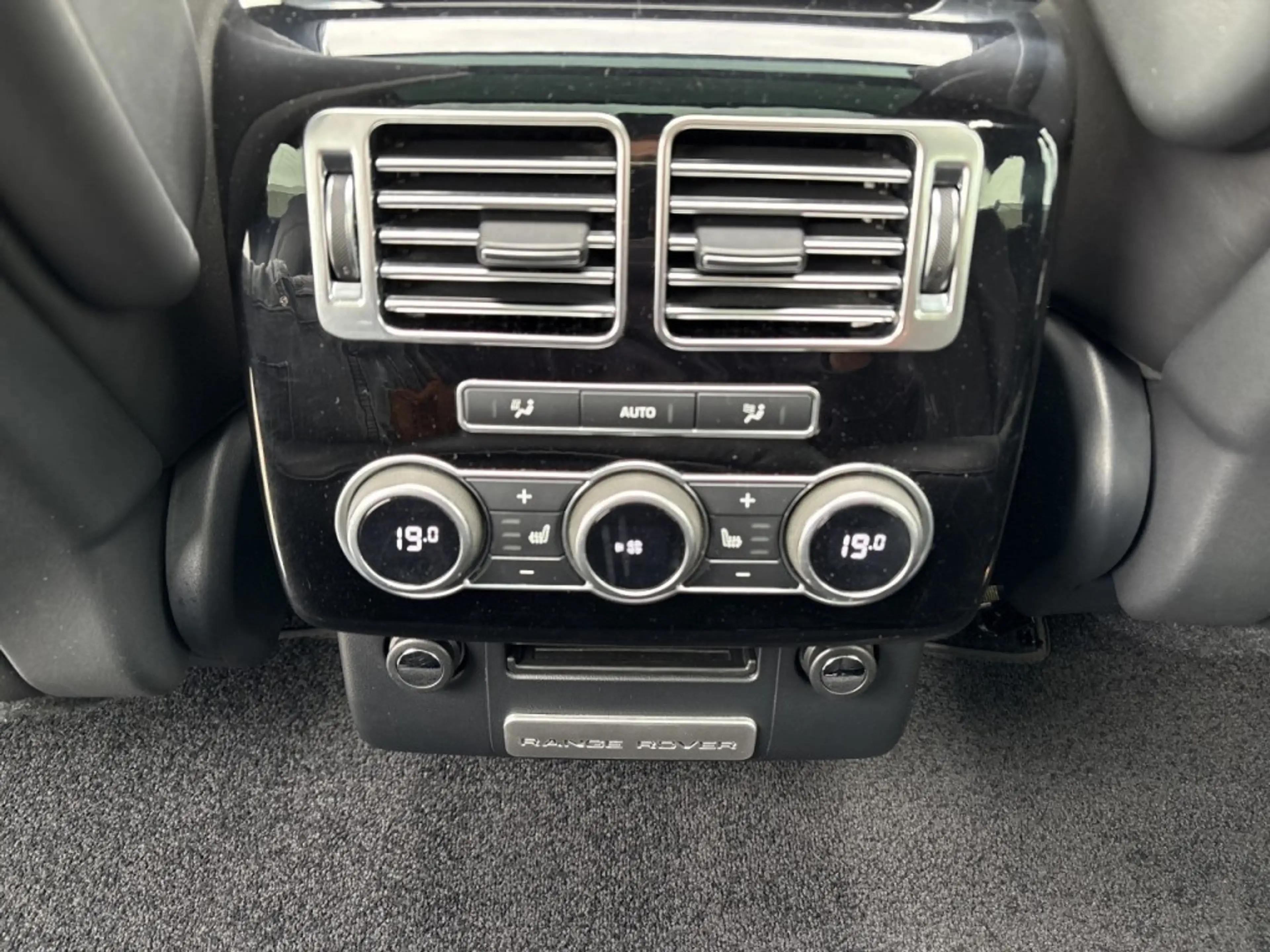 Land Rover Range Rover 4.4 SDV8 VOGUE PANO-DAK/TREKHAAK/360CAM/ELEK-KLEP/ — photo 17