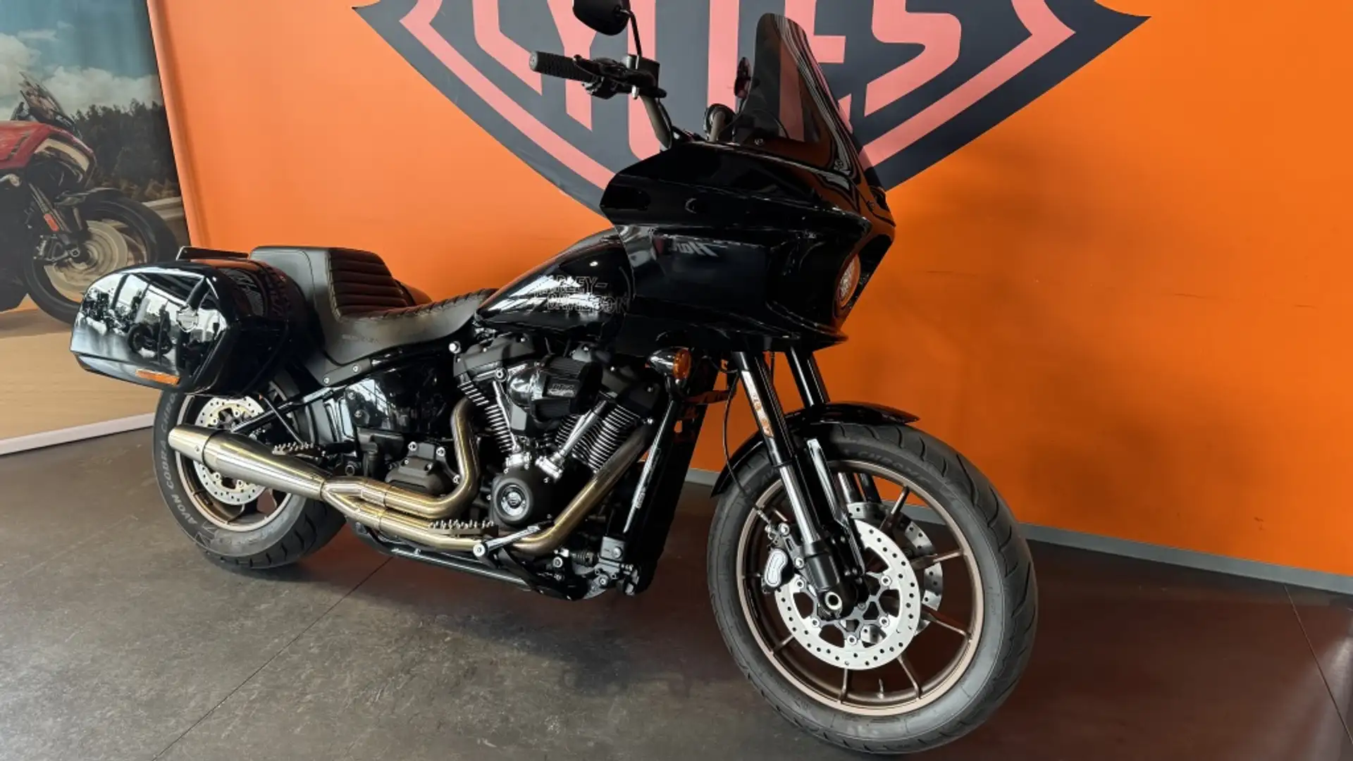 Harley-Davidson Lowrider ST Cruiser Schwarz - 2