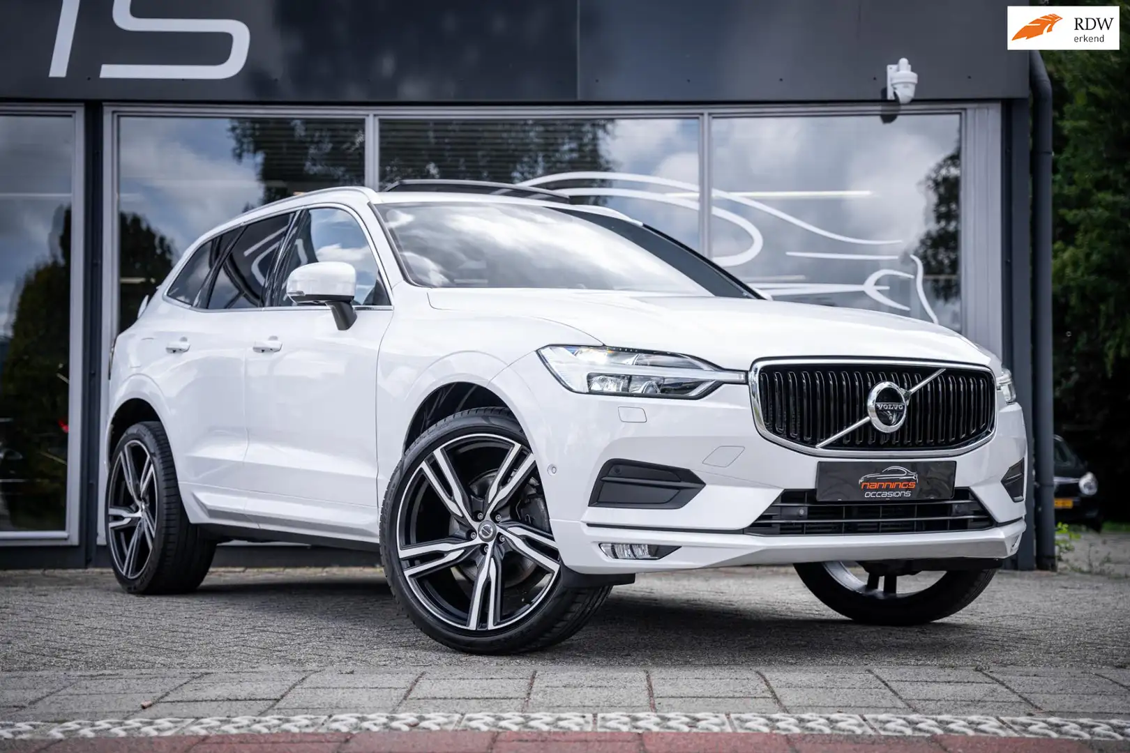 Volvo XC60 2.0 T5 AWD Momentum|B&W audio|Luchtvering|Trekhaak Wit - 1