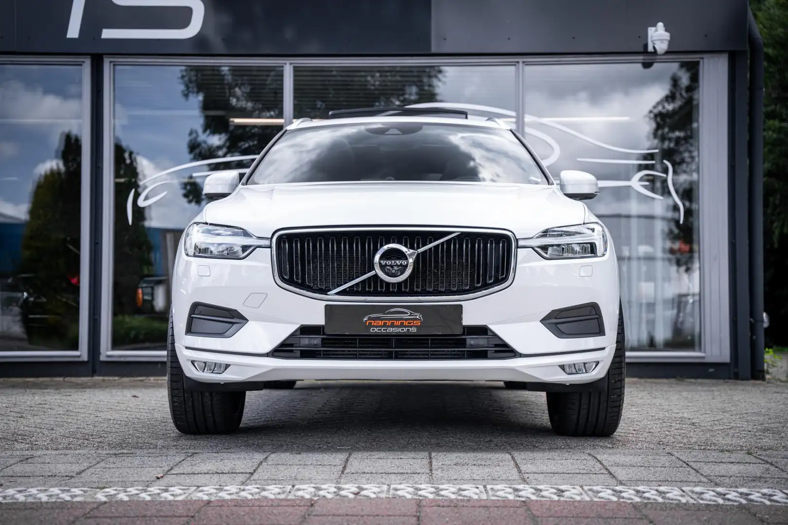 Volvo XC60 2.0 T5 AWD Momentum|B&W audio|Luchtvering|Trekhaak Wit - 2