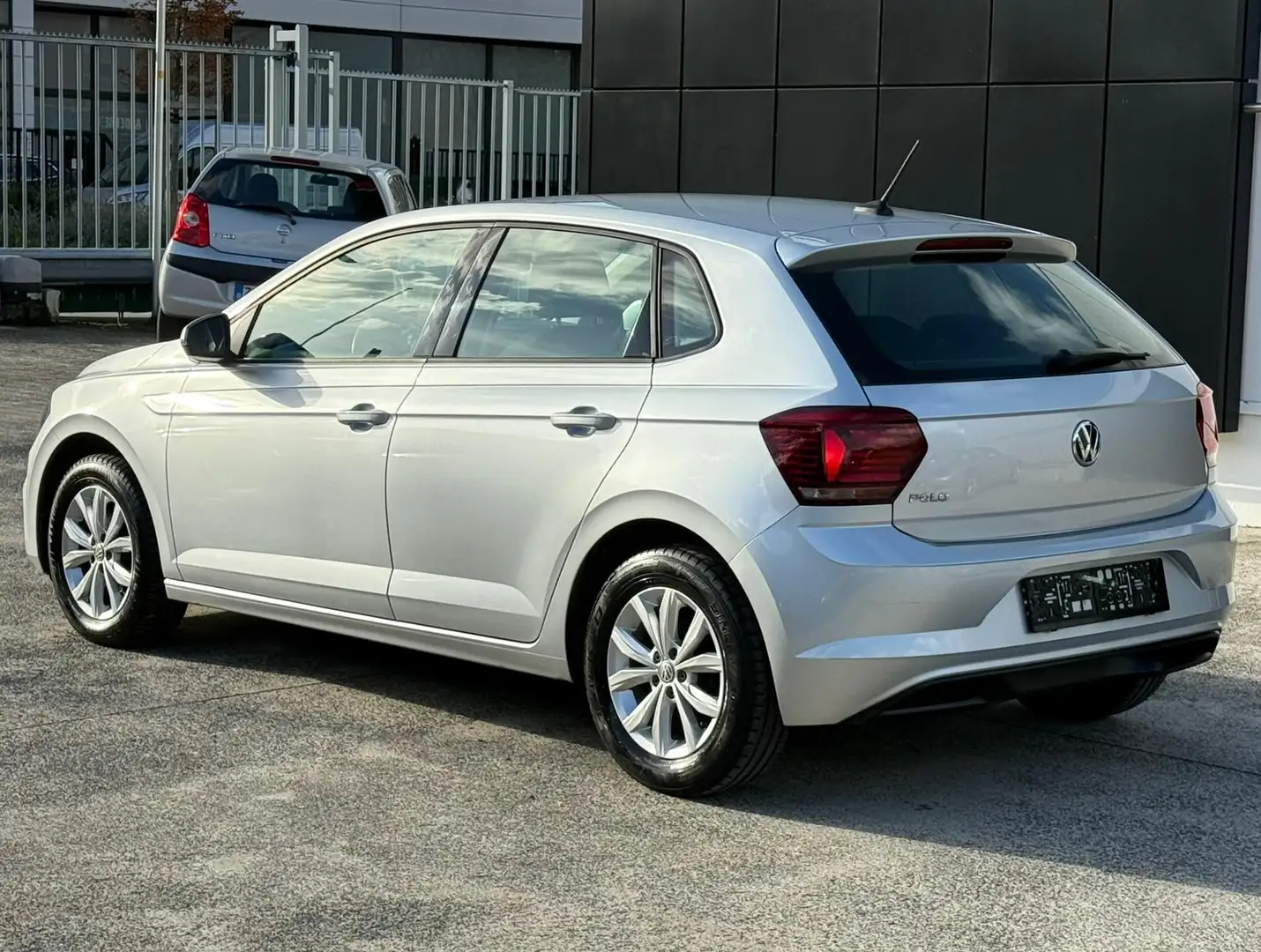 Volkswagen Polo ESSENCE - AUTOMATIQUE - CONTRÔLE TECHNIQUE OK Argent - 2