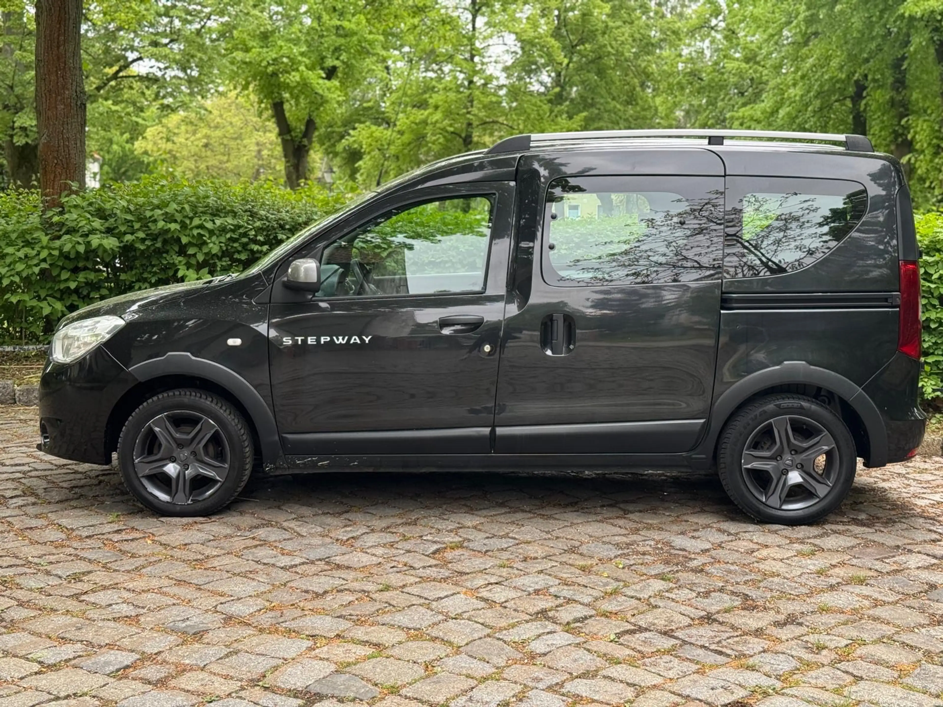Dacia Dokker Dokker 1.5 dCi 90 Stepway Navigation Scheckheft — photo 7