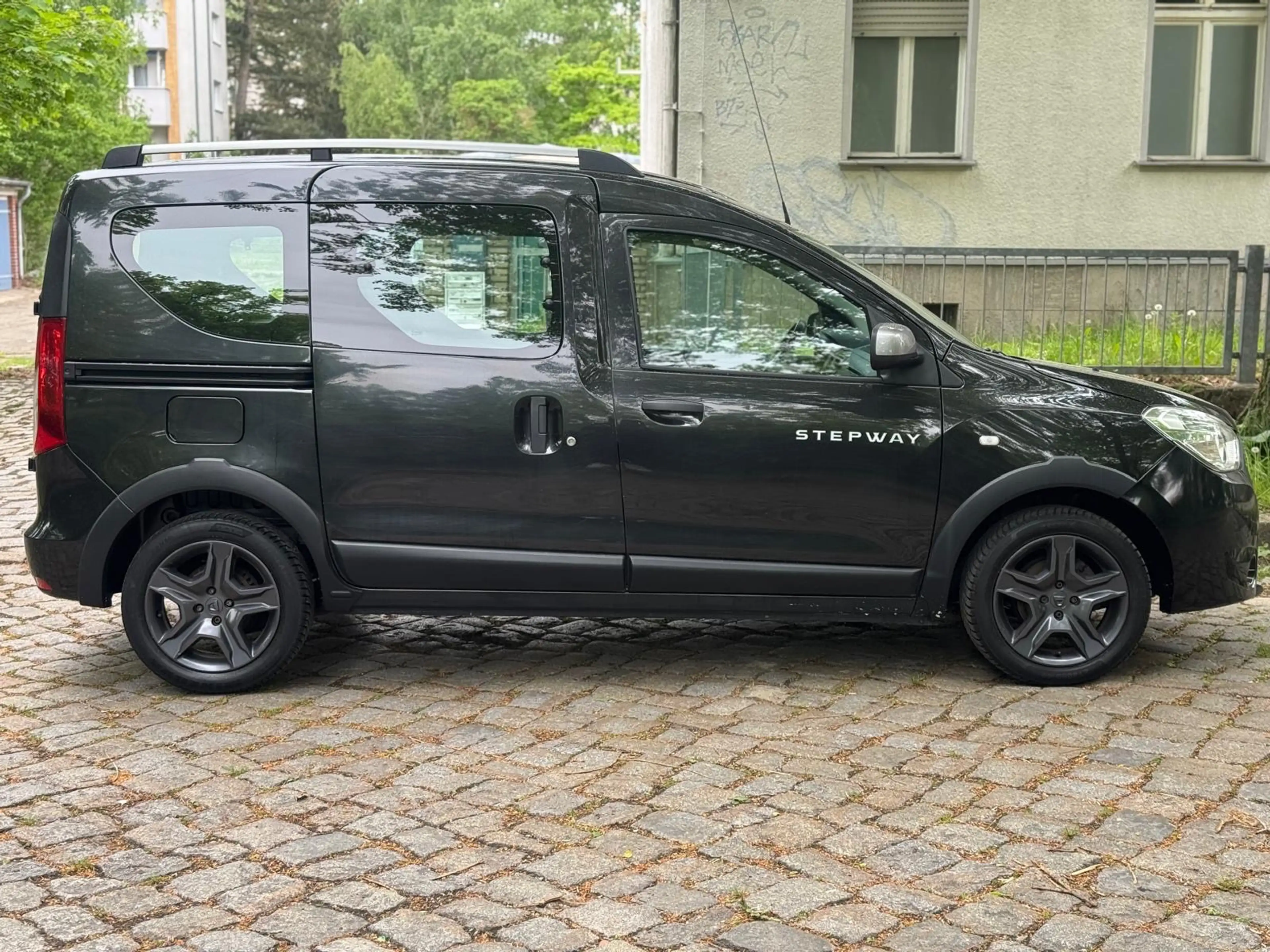 Dacia Dokker Dokker 1.5 dCi 90 Stepway Navigation Scheckheft — photo 6