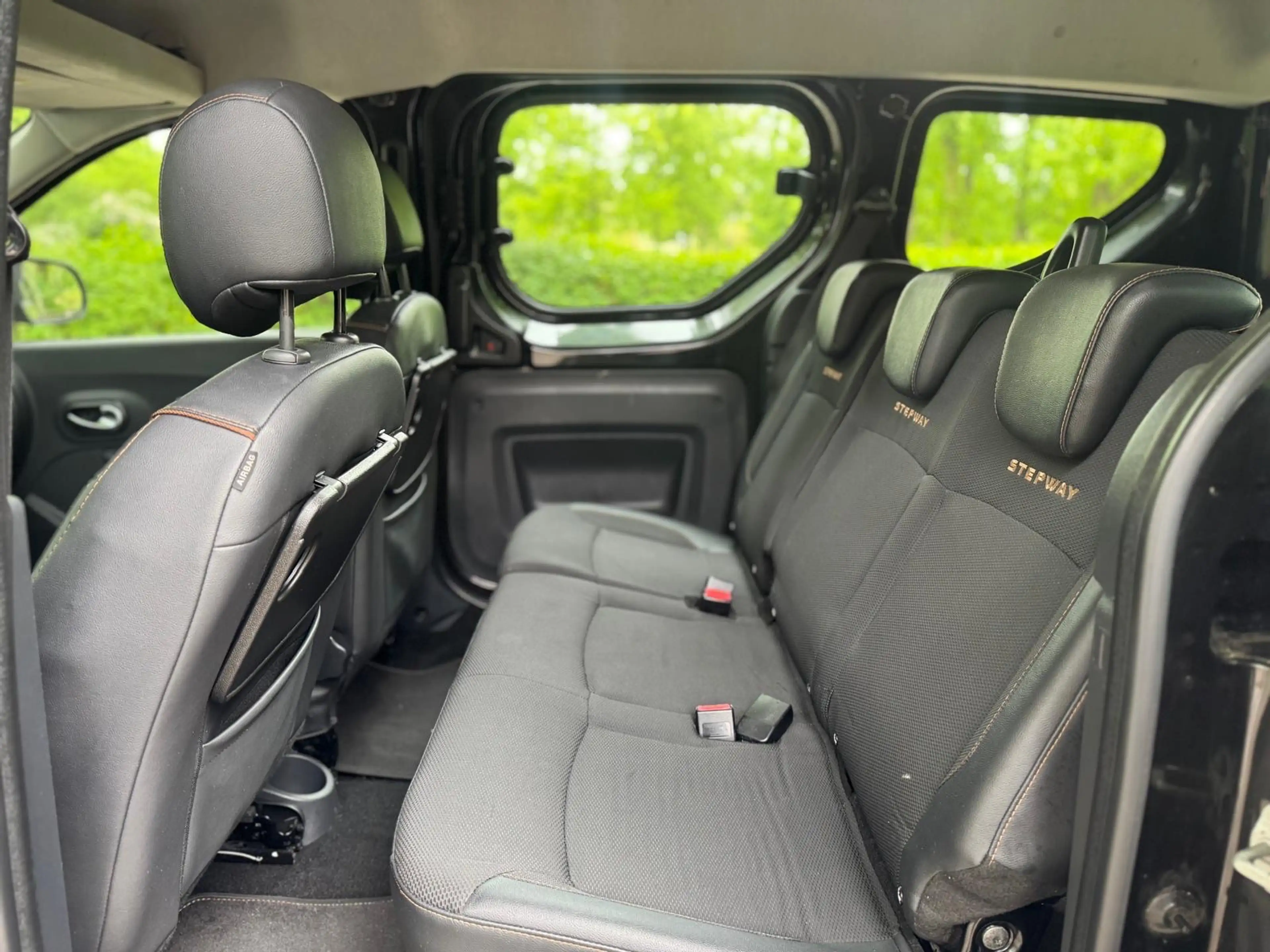 Dacia Dokker Dokker 1.5 dCi 90 Stepway Navigation Scheckheft — photo 12