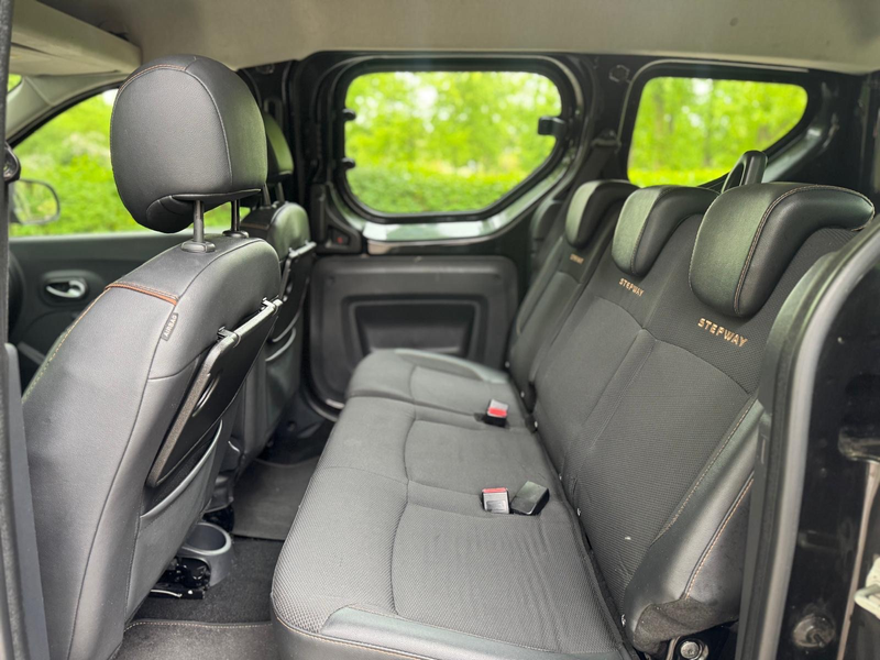 Dacia Dokker Dokker 1.5 dCi 90 Stepway Navigation Scheckheft — photo 12