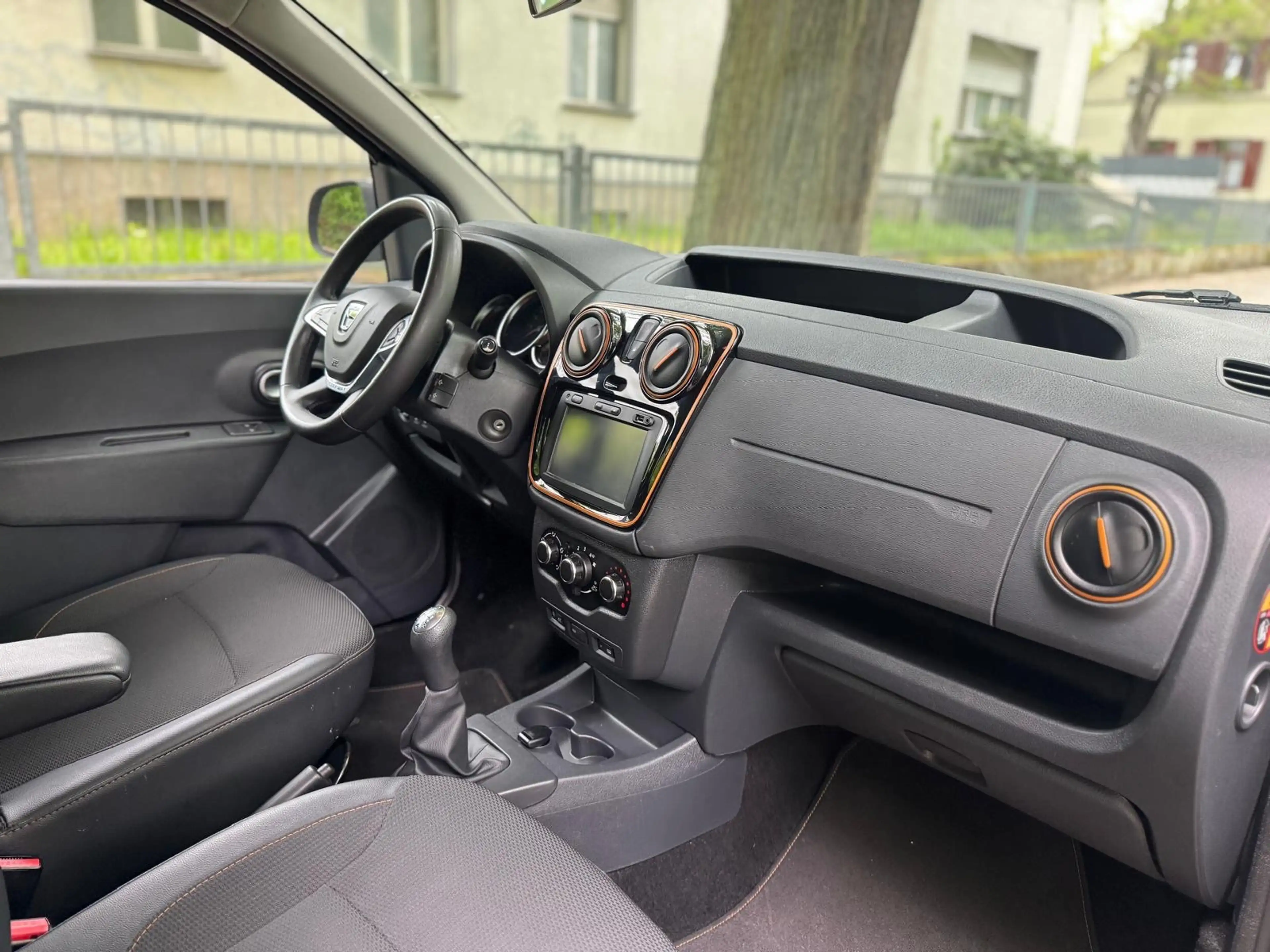 Dacia Dokker Dokker 1.5 dCi 90 Stepway Navigation Scheckheft — photo 11