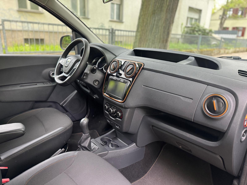 Dacia Dokker Dokker 1.5 dCi 90 Stepway Navigation Scheckheft — photo 11