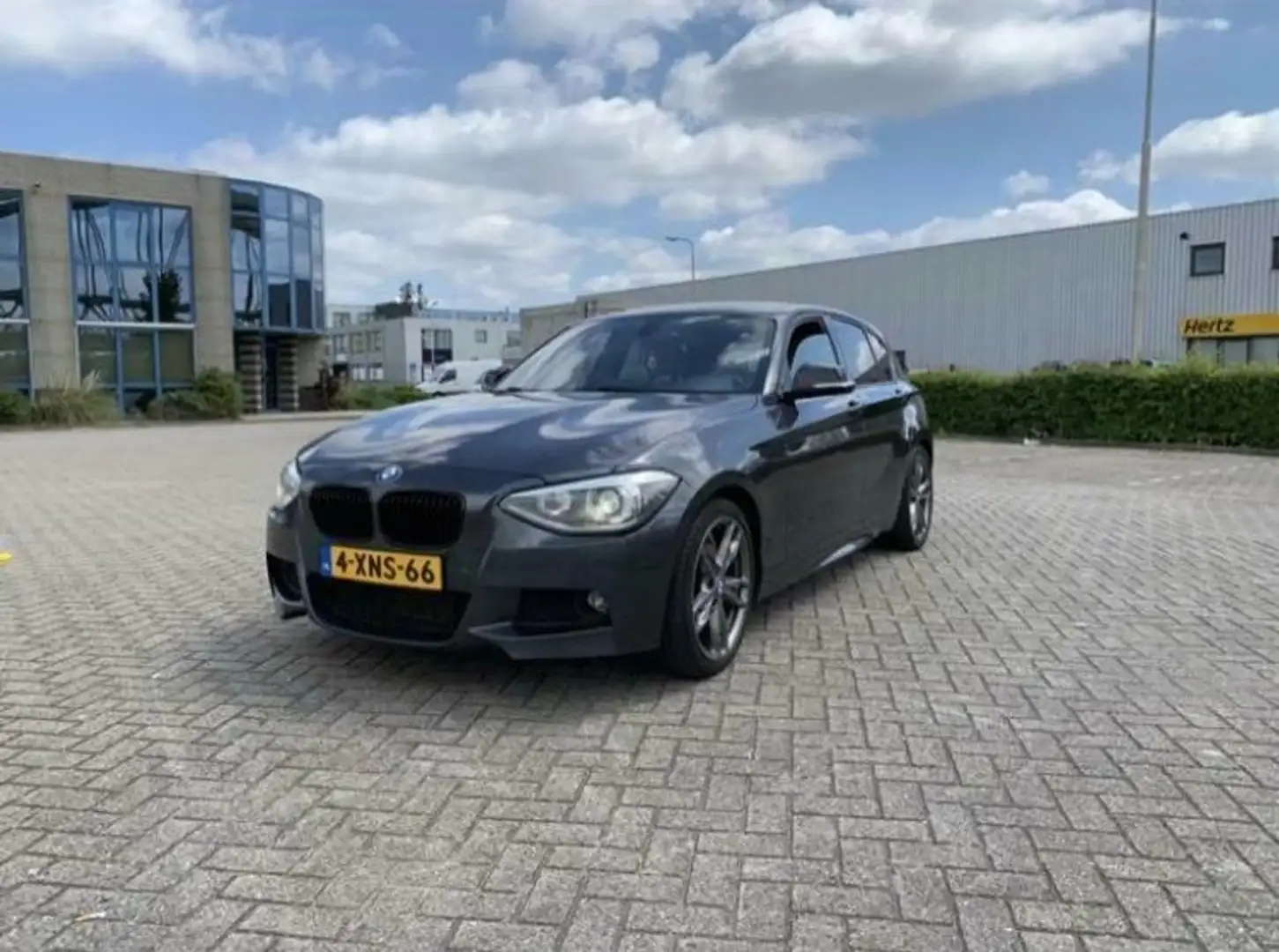 BMW 120 d Business siva - 2