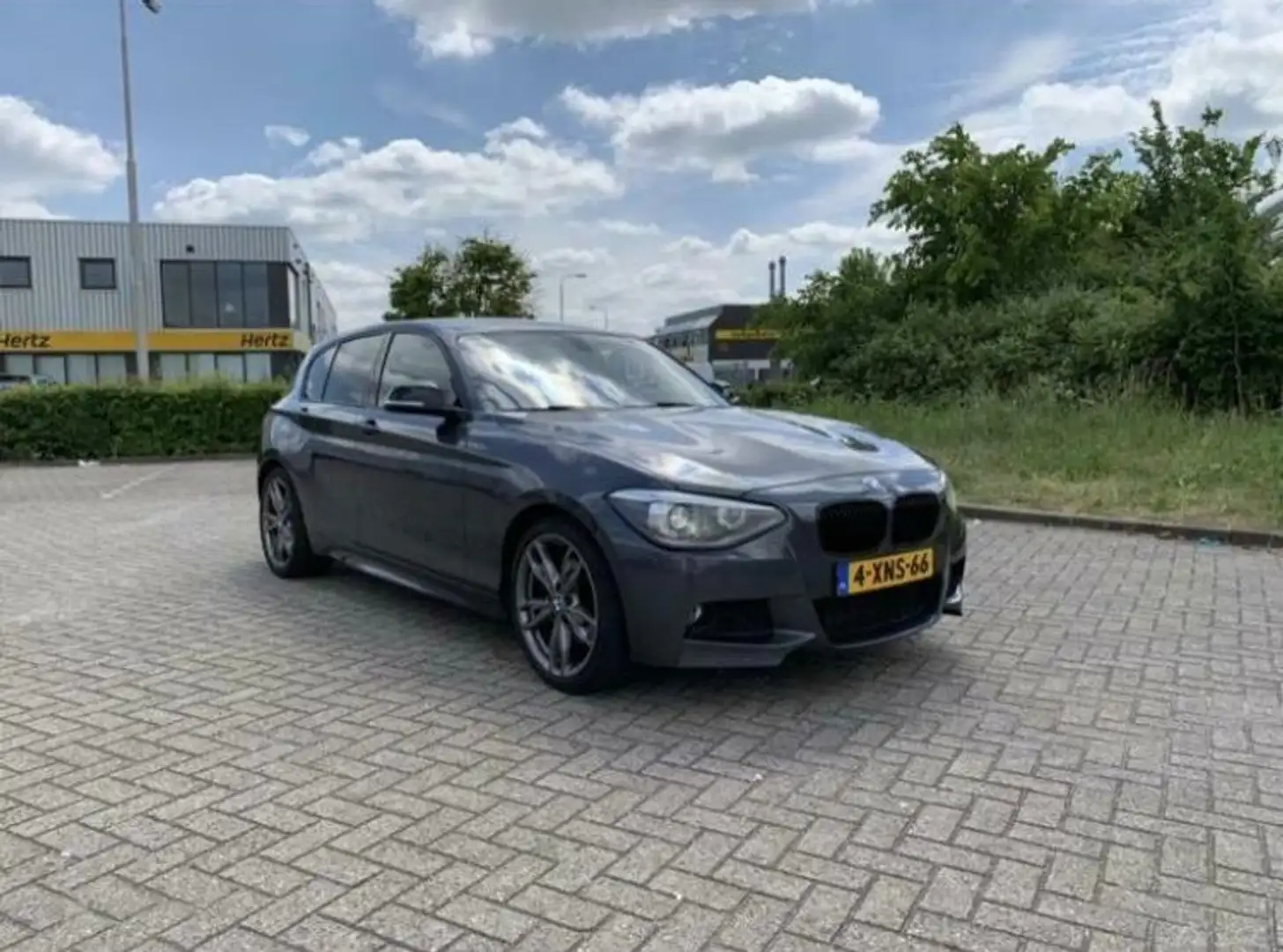 BMW 120 d Business siva - 1