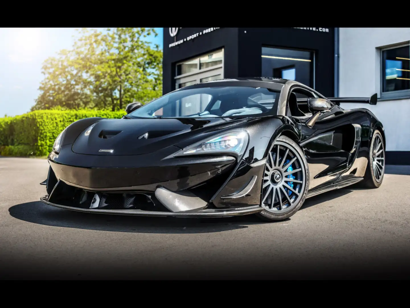 McLaren 620R XP3 1 OF 1 MSO FACTORY CAR EXTENDED CARBON°B&W Nero - 1