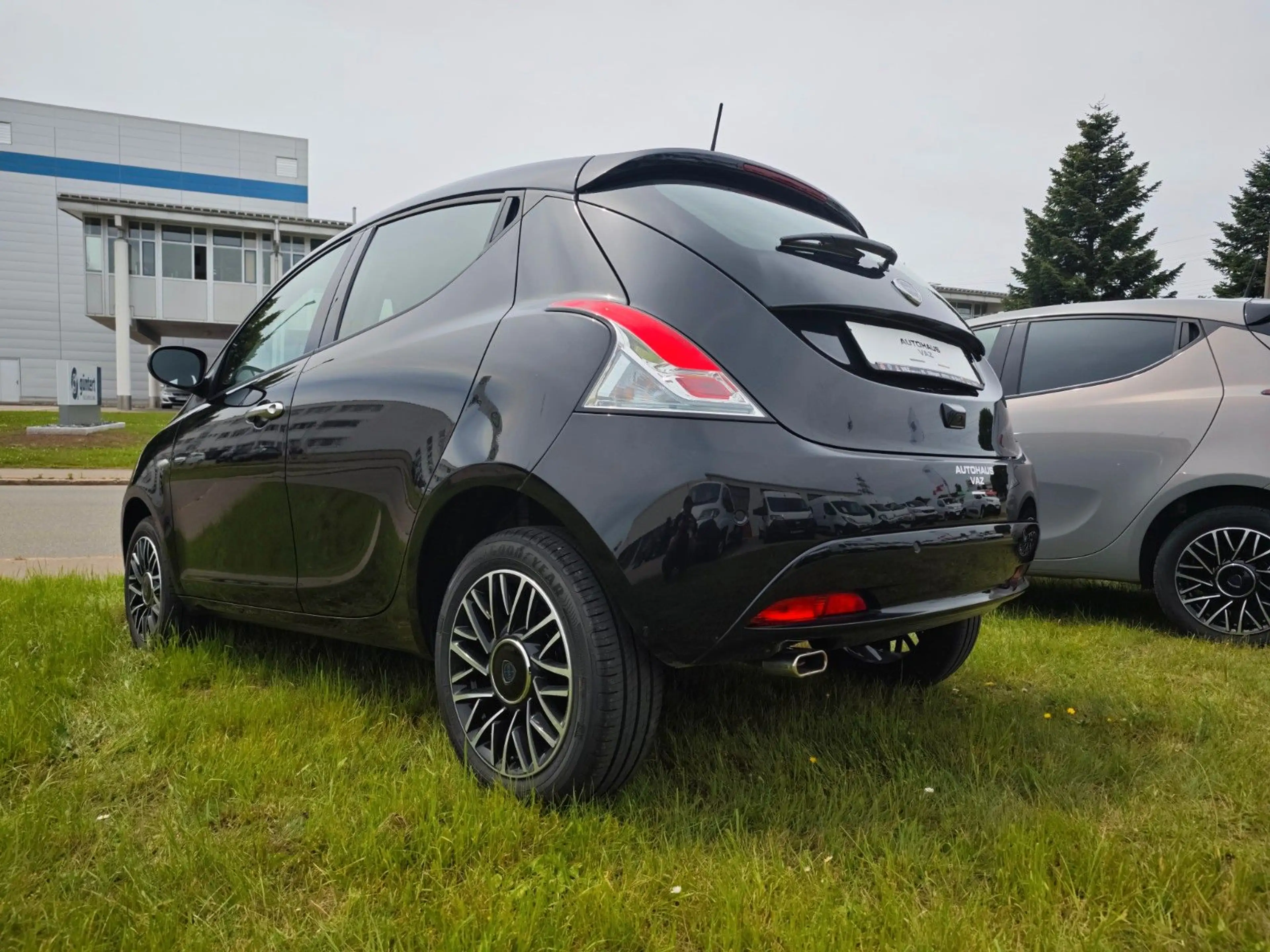 Lancia Ypsilon 1.0 Hybrid Platin, Kamera, Tempomat, Alu — photo 5