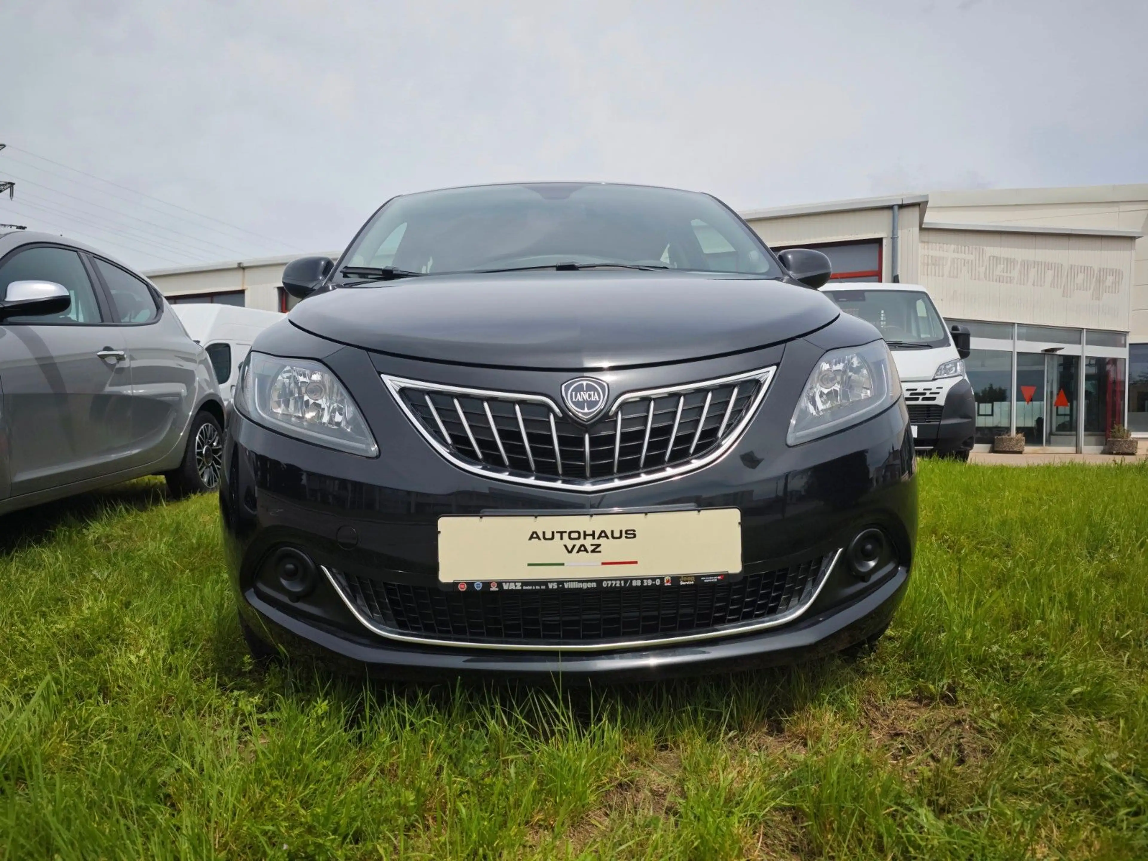 Lancia Ypsilon 1.0 Hybrid Platin, Kamera, Tempomat, Alu — photo 2