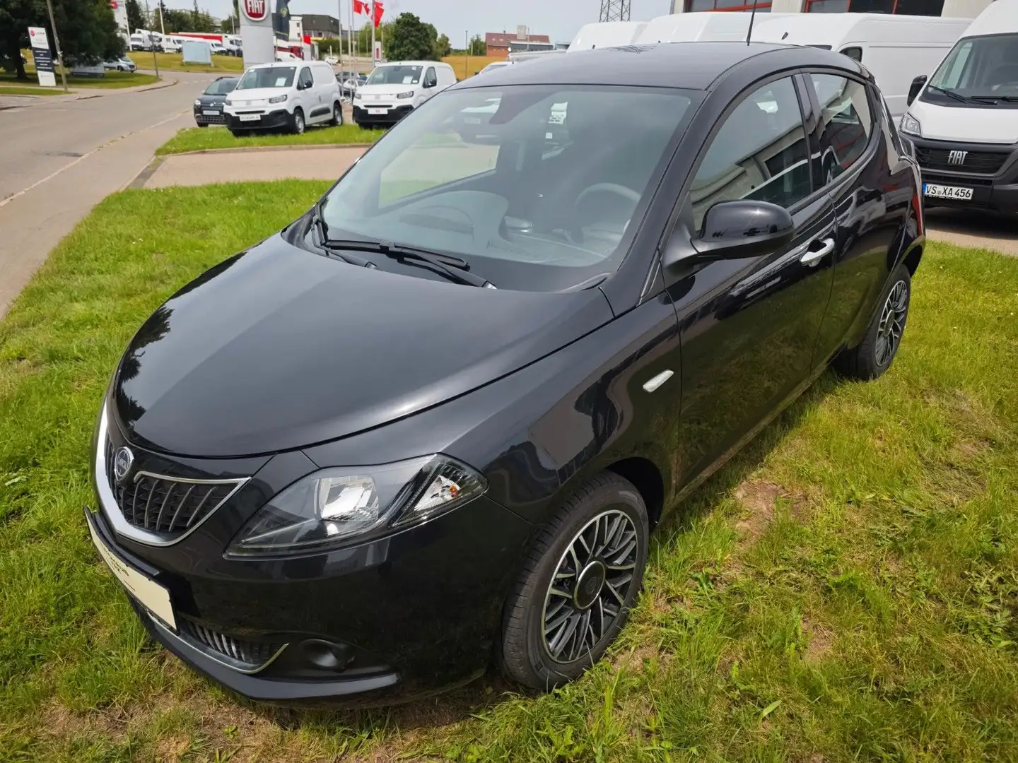 Lancia Ypsilon 1.0 Hybrid Platin, Kamera, Tempomat, Alu Schwarz - 1