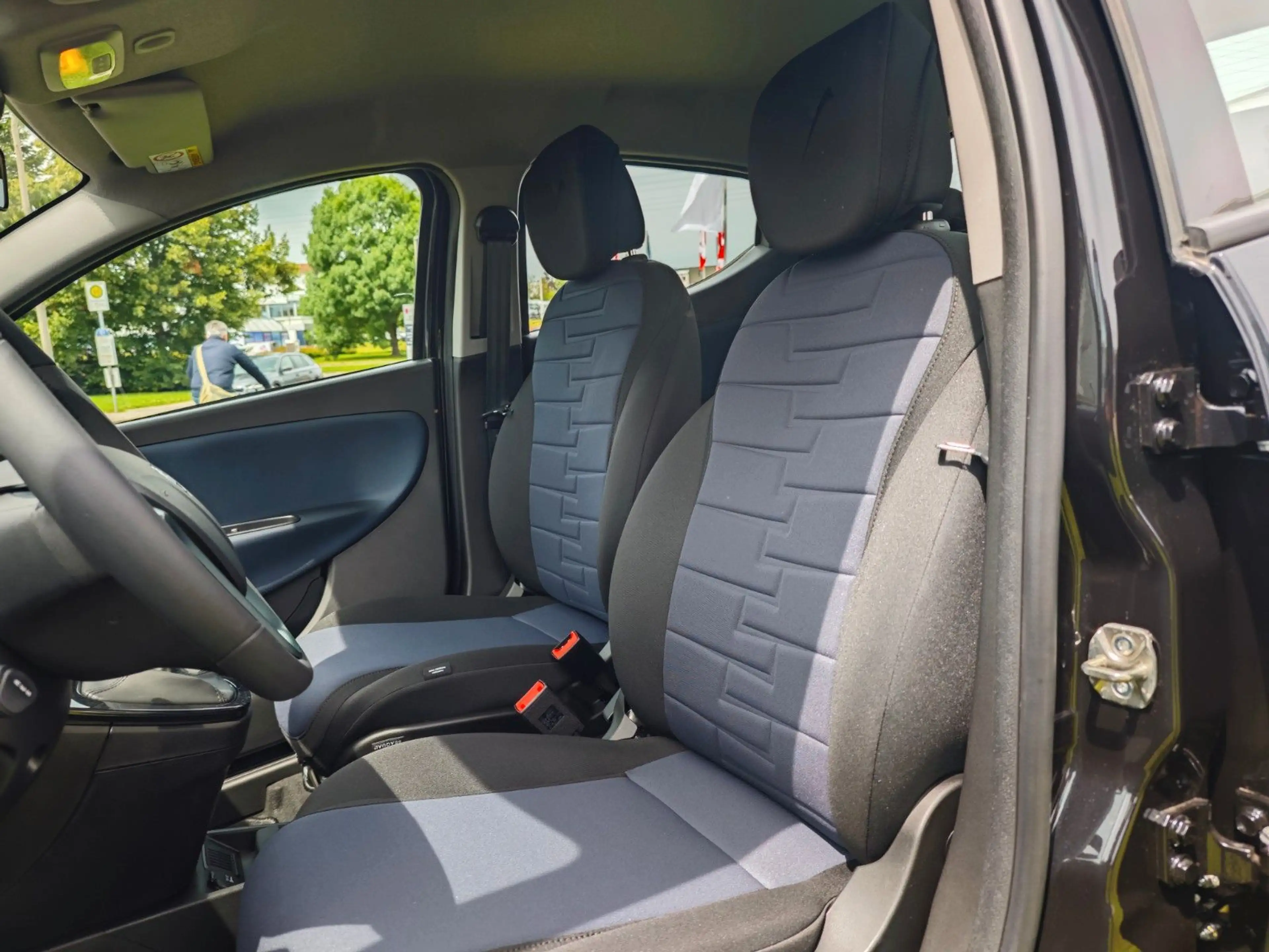 Lancia Ypsilon 1.0 Hybrid Platin, Kamera, Tempomat, Alu — photo 12