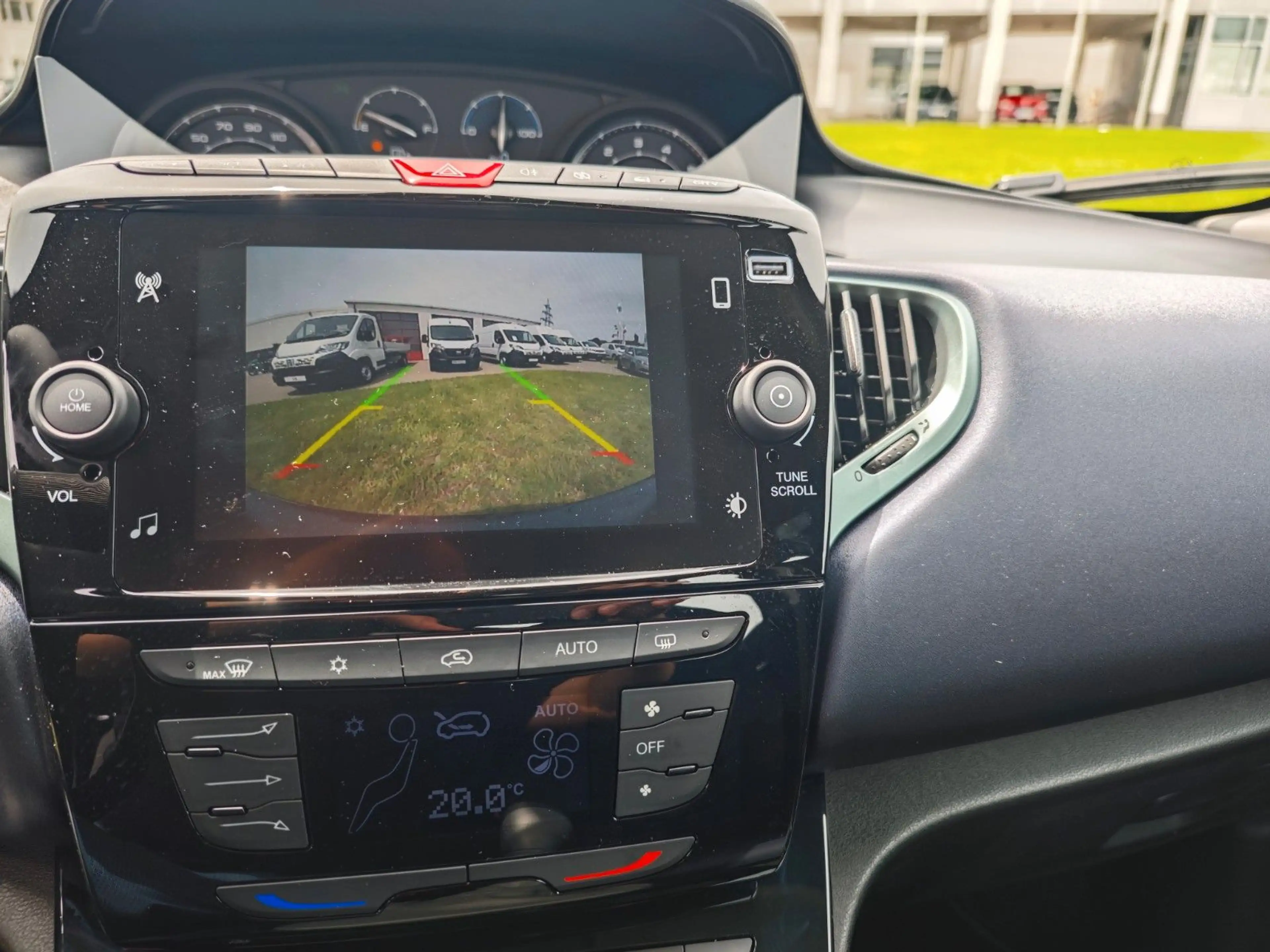 Lancia Ypsilon 1.0 Hybrid Platin, Kamera, Tempomat, Alu — photo 10
