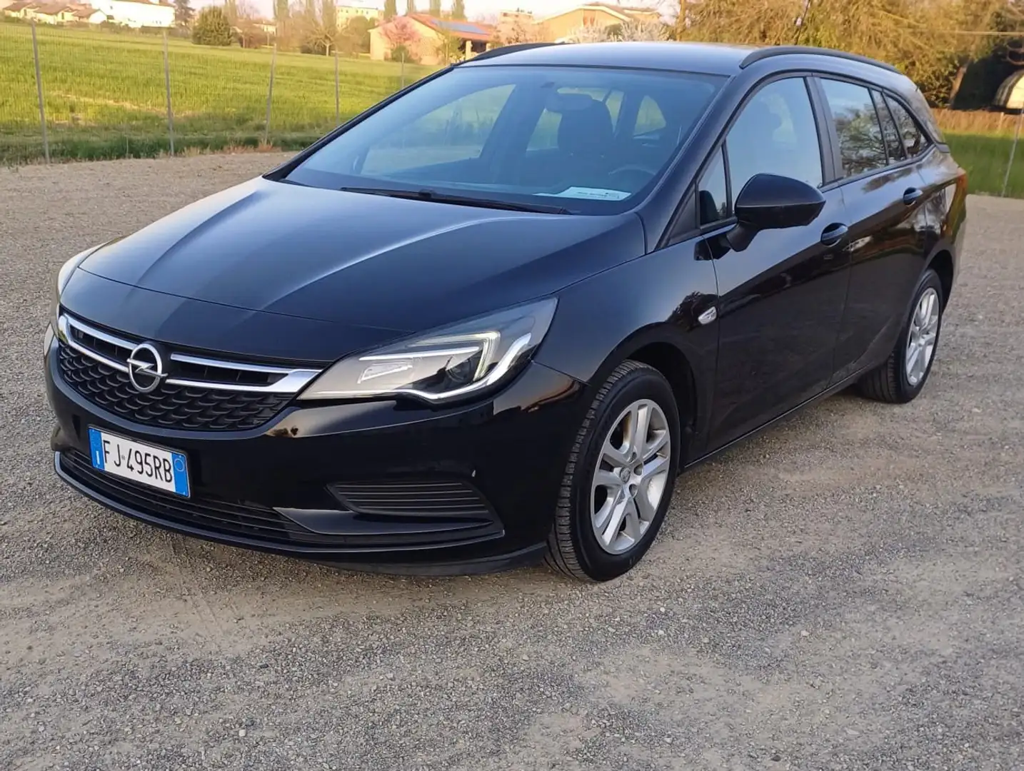 Opel Astra Astra Sports Tourer 1.6 cdti Innovation s Schwarz - 2