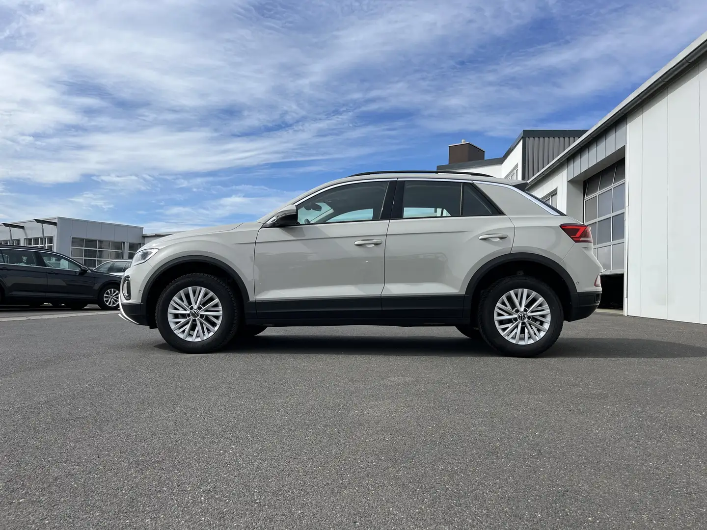 Volkswagen T-Roc 1.5 TSI DSG Life 160€ m. 20% Anzahlung AHK Digit Grau - 2