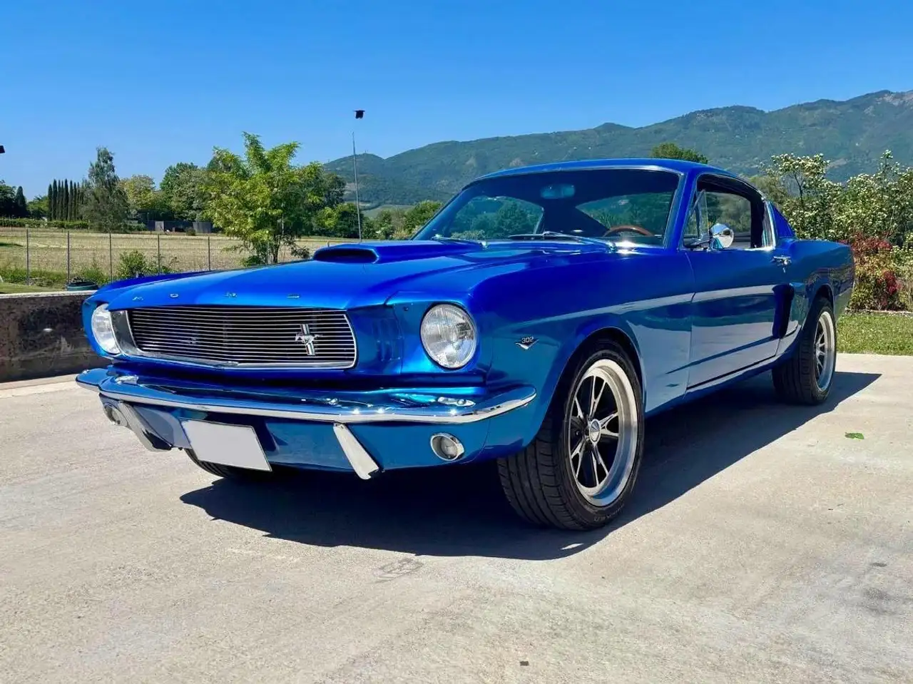 Ford Mustang FASTBACK V8 351 RESTO MOD, foto 1