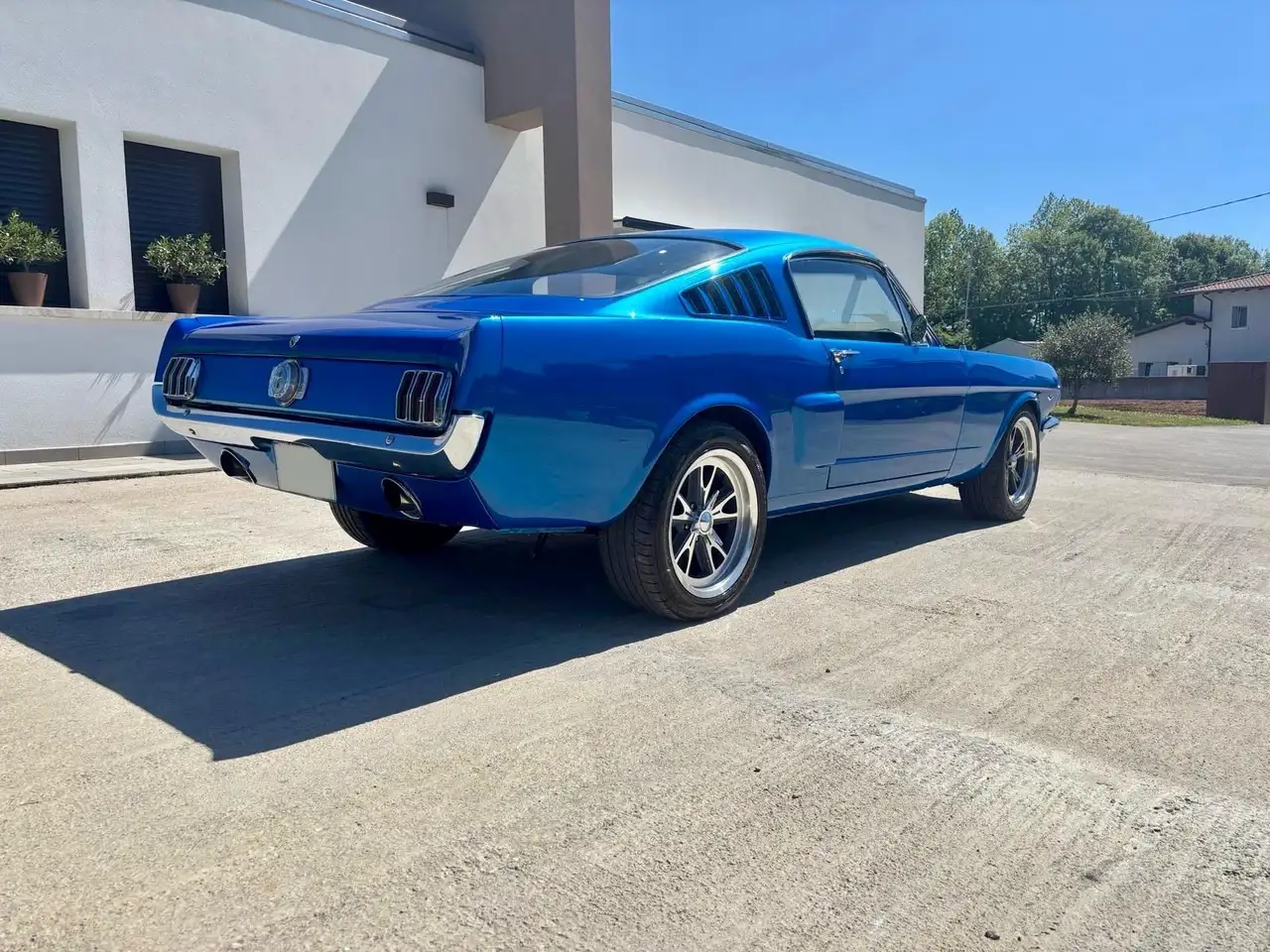Ford Mustang FASTBACK V8 351 RESTO MOD, foto 2