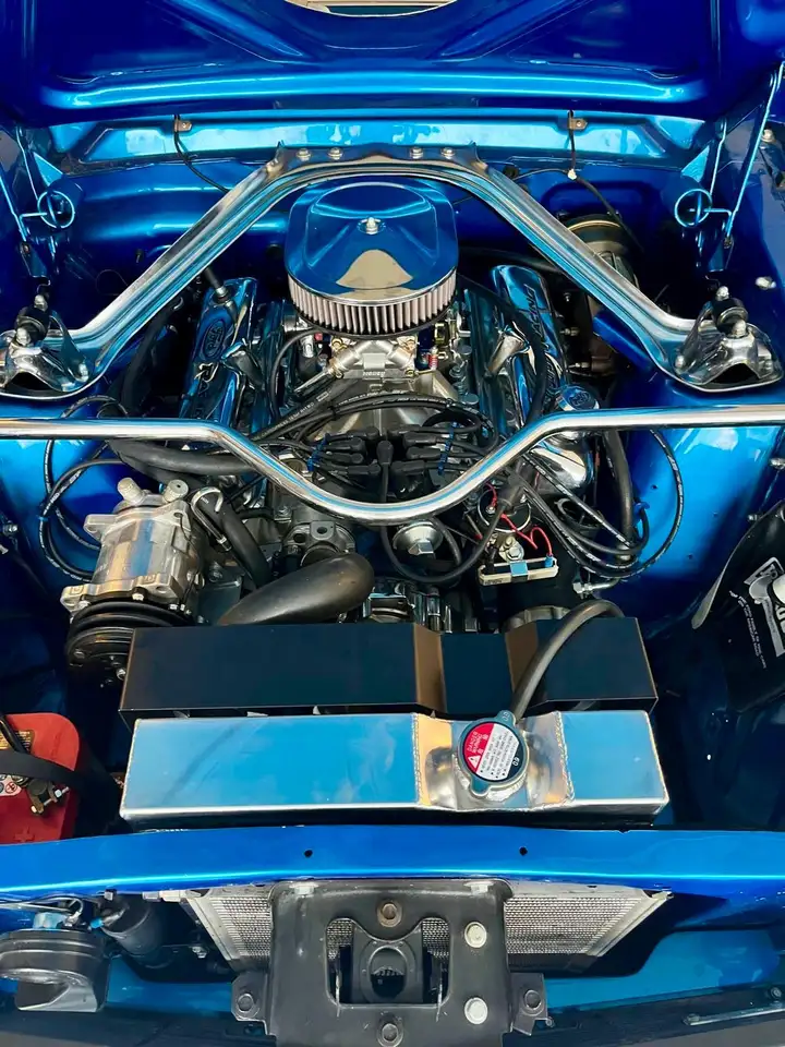 Ford Mustang FASTBACK V8 351 RESTO MOD, foto 3