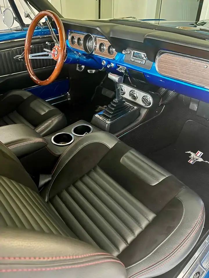 Ford Mustang FASTBACK V8 351 RESTO MOD, foto 4