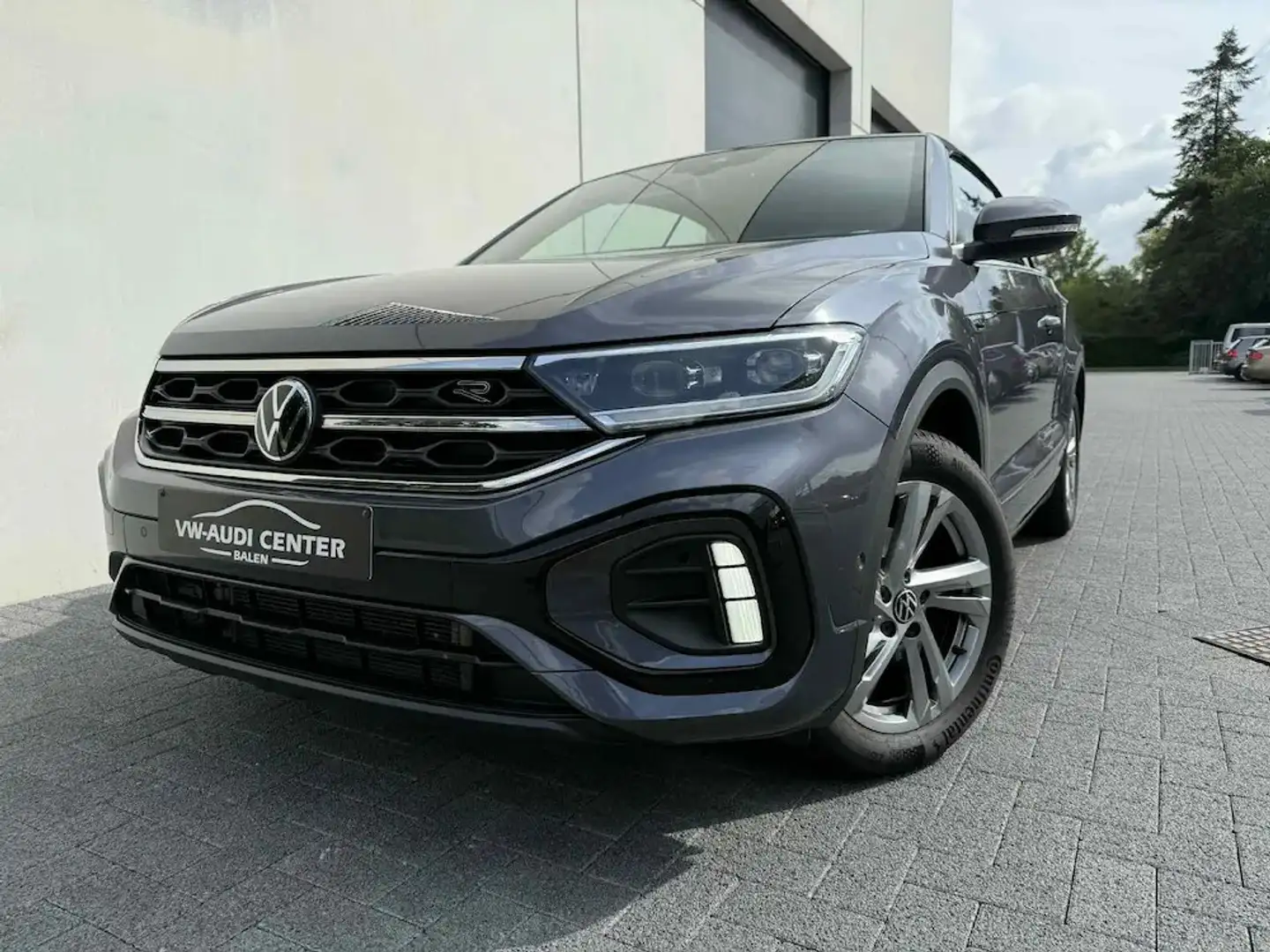 Volkswagen T-Roc CABRIO 1.5TSI 150PK R-LINE Grijs - 1