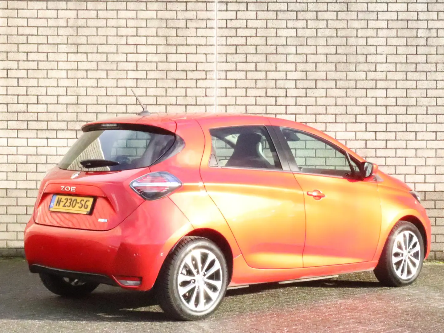 Renault ZOE R135 Intens 52 kWh (Koopaccu) | Navigatie | Stoelv Rood - 2