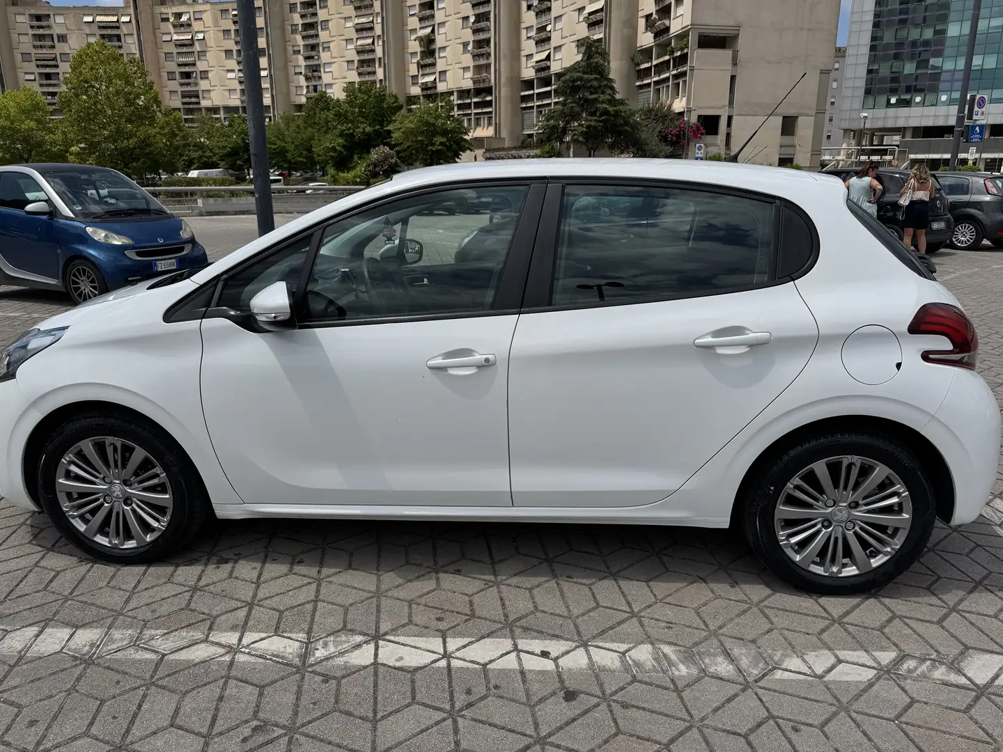 Peugeot 208 5p 1.6 bluehdi Allure 75cv - 2