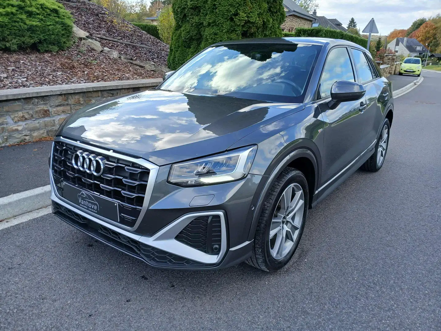 Audi Q2 Q2 35 TFSI Business Edition S line S tronic Gris - 2