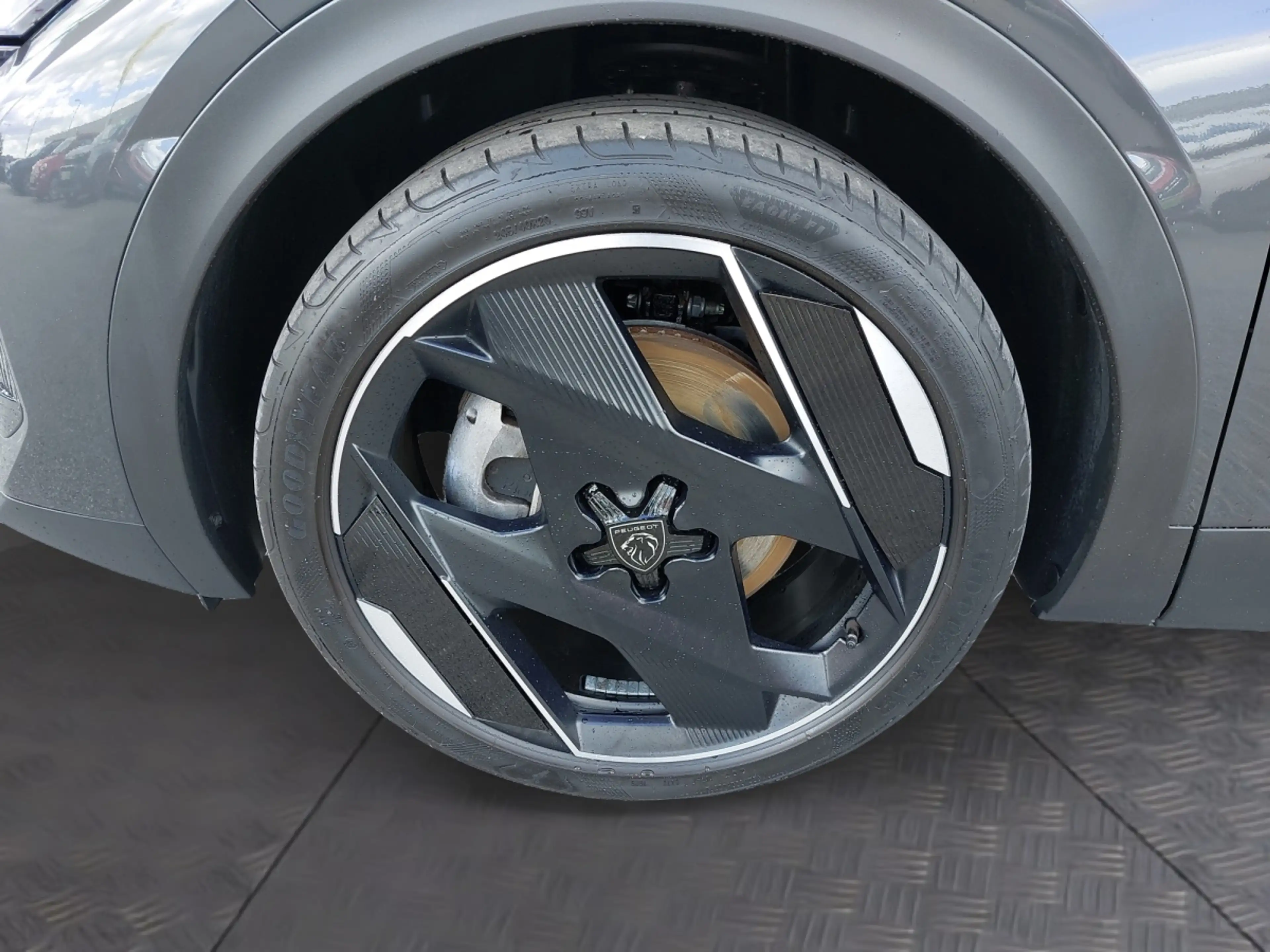 Peugeot 408 Hybrid PHEV 225 e-EAT8 GT — photo 14