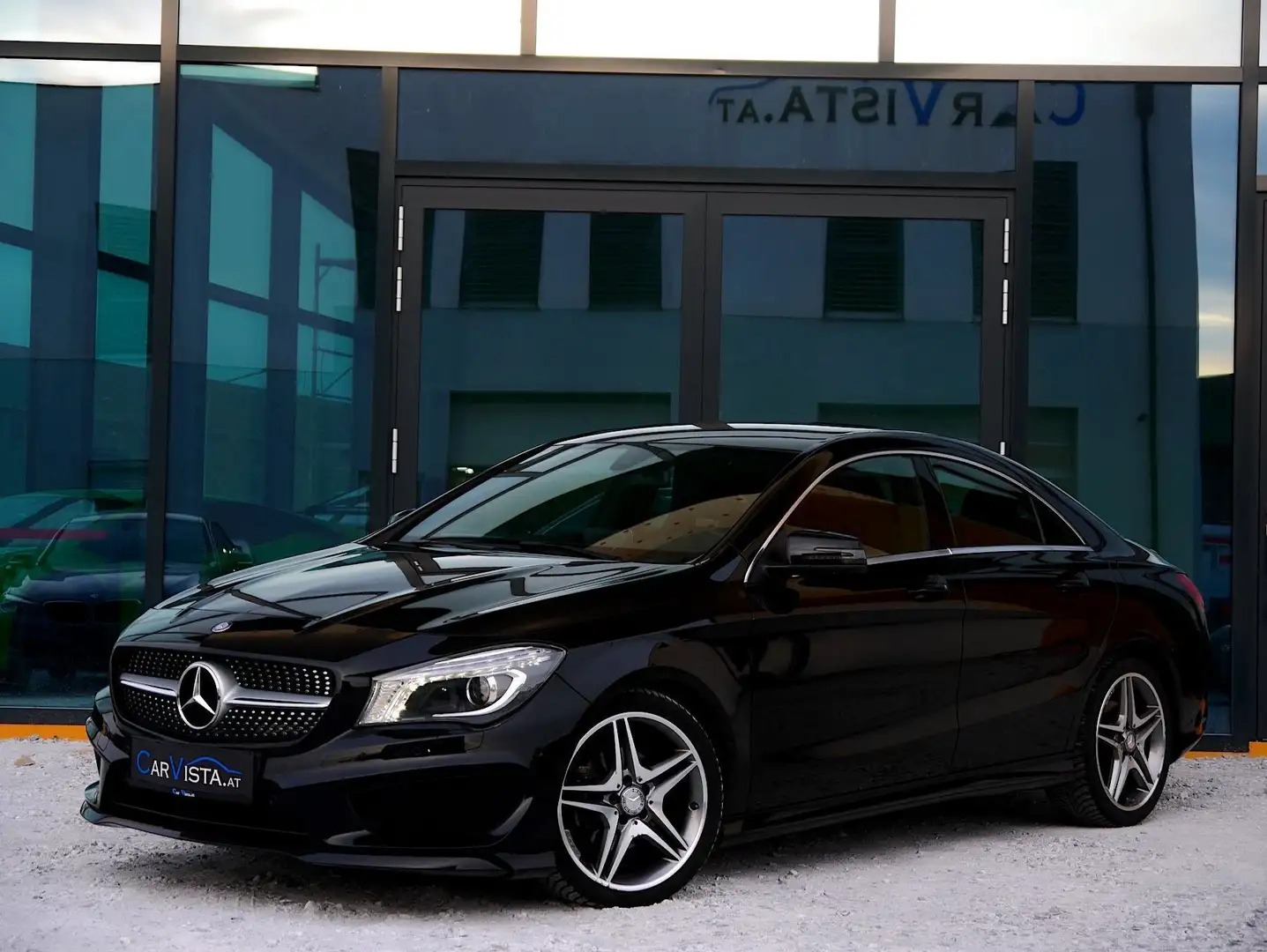 Mercedes-Benz CLA 180 AMG Line Černá - 1