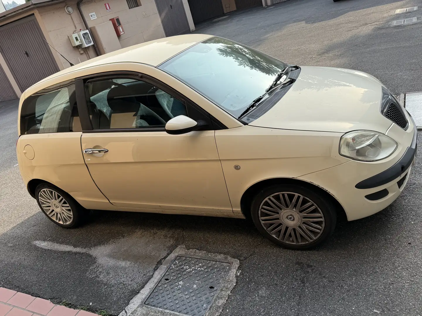 Lancia Ypsilon 1.2 8v Oro - 2