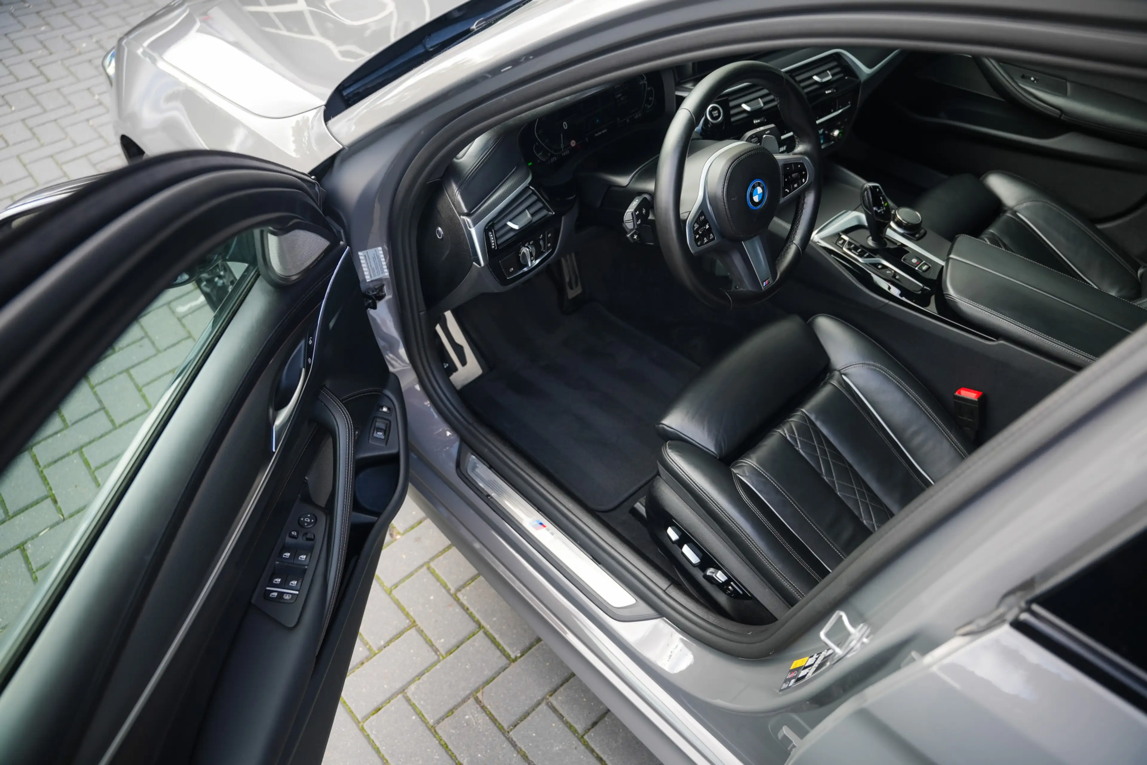 BMW 545 5-serie 545e xDrive Business Edition Plus M-Sport — photo 11
