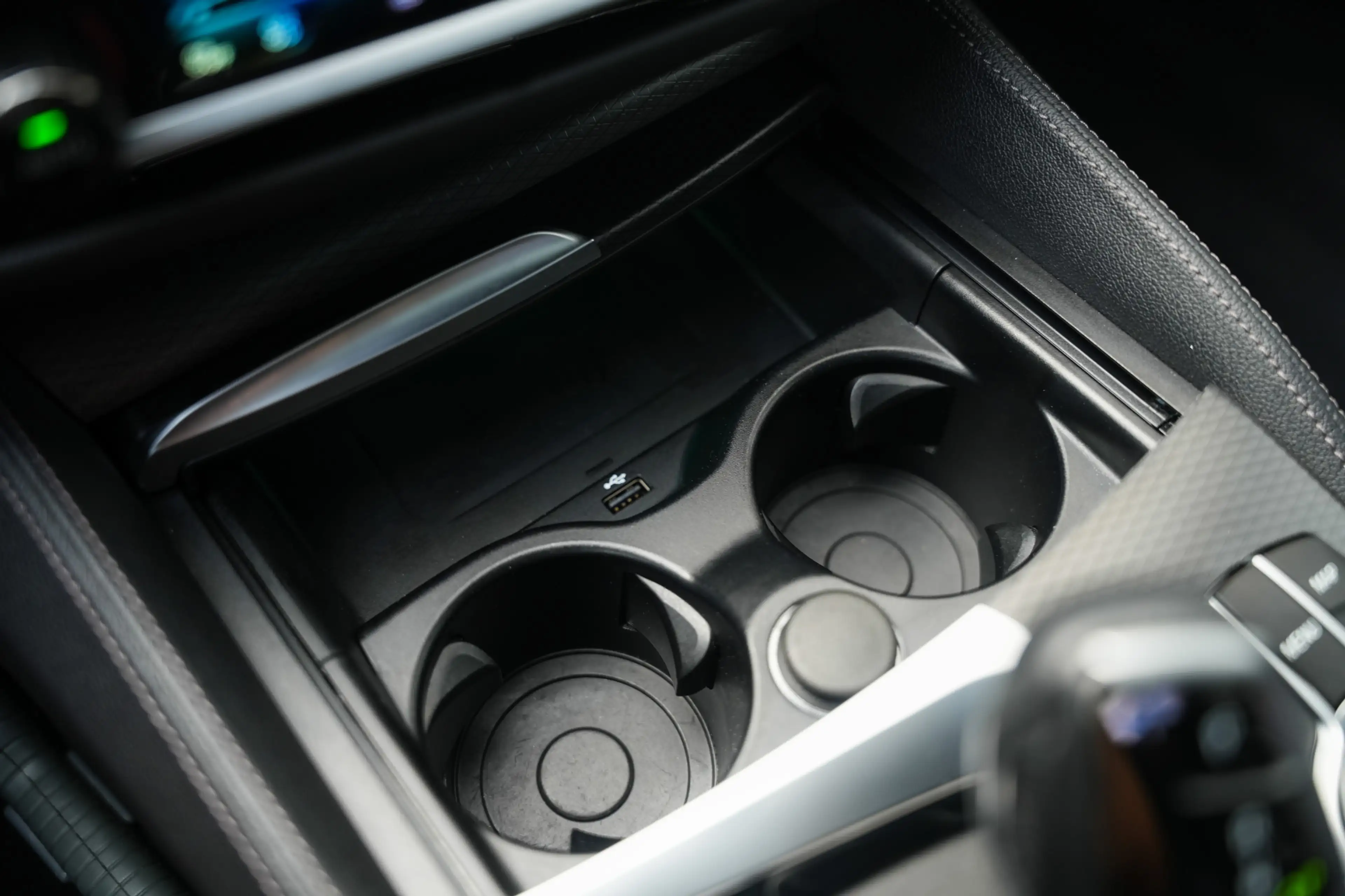 BMW 545 5-serie 545e xDrive Business Edition Plus M-Sport — photo 32