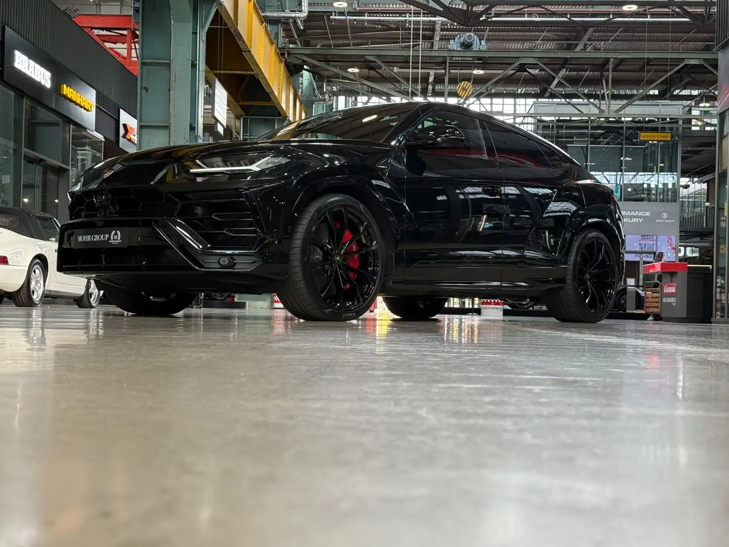 Lamborghini Urus / AKRAPOVIC / 4-SEATER / B&O Schwarz - 2