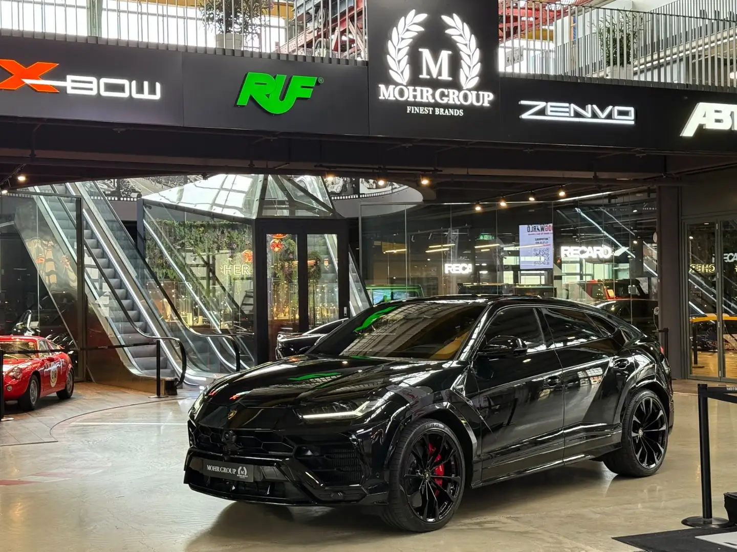Lamborghini Urus / AKRAPOVIC / 4-SEATER / B&O Schwarz - 1
