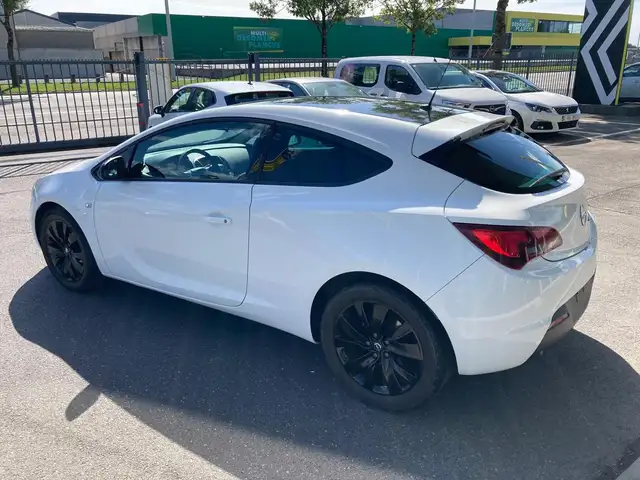 Opel Astra view 5