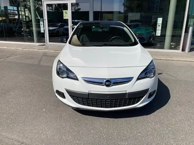 Opel Astra view 2
