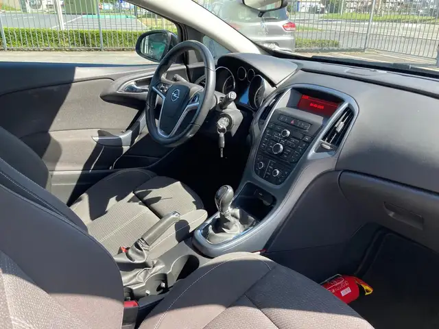 Opel Astra view 10
