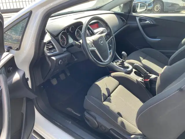 Opel Astra view 11